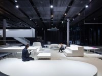 現(xiàn)代藝術中心室內空間展覽展示效果-1582-07